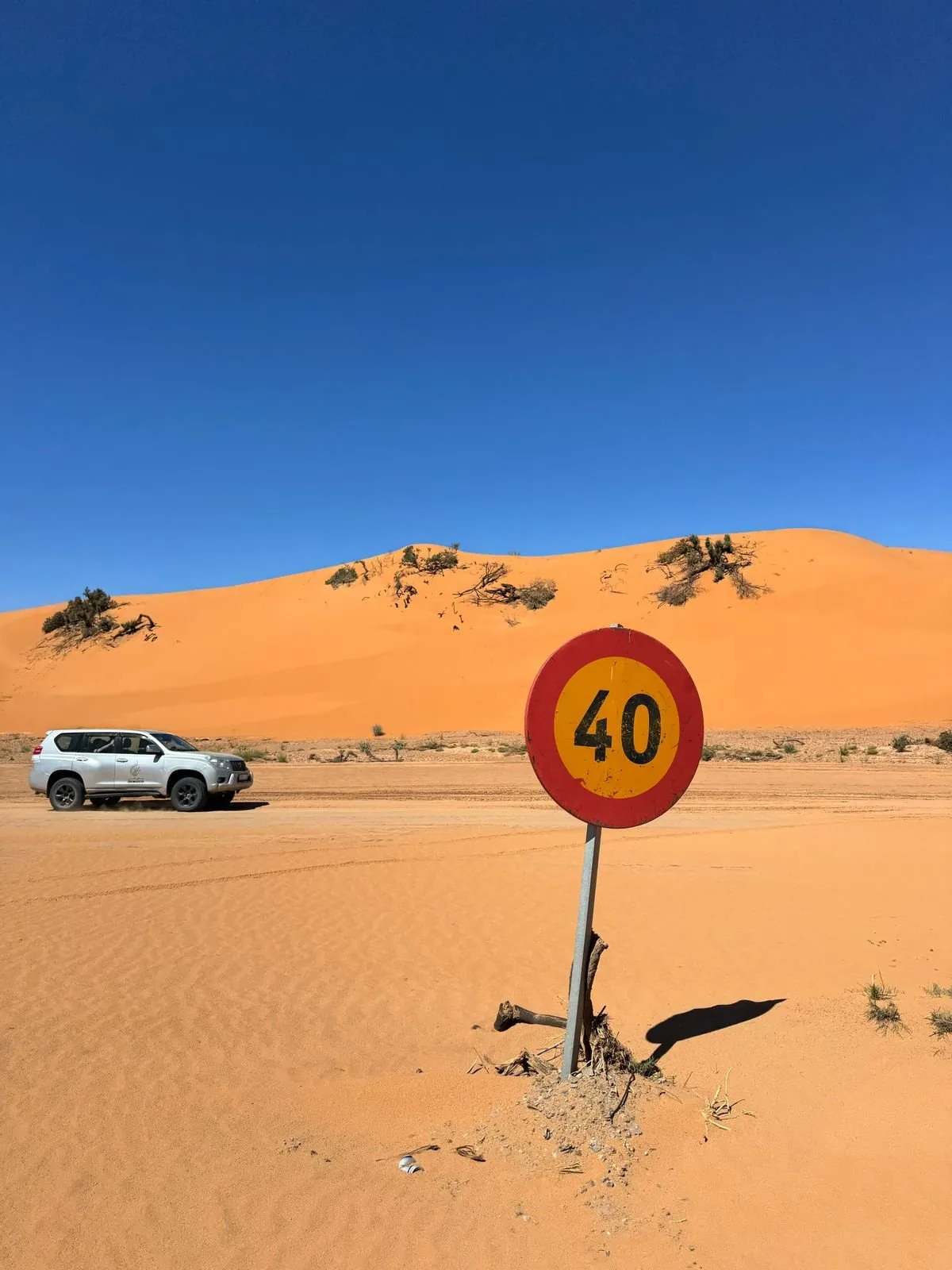 SafeMoroccoTours 4x4 in Erg Chebbi dunes